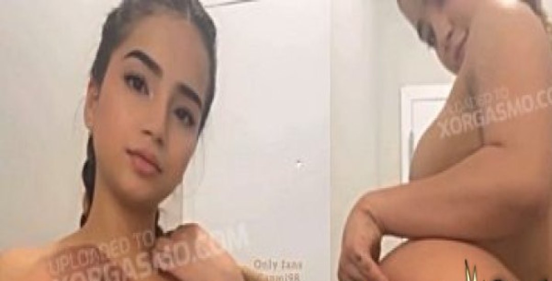 Caomi98 Se Graba Totalmente Desnuda En Of