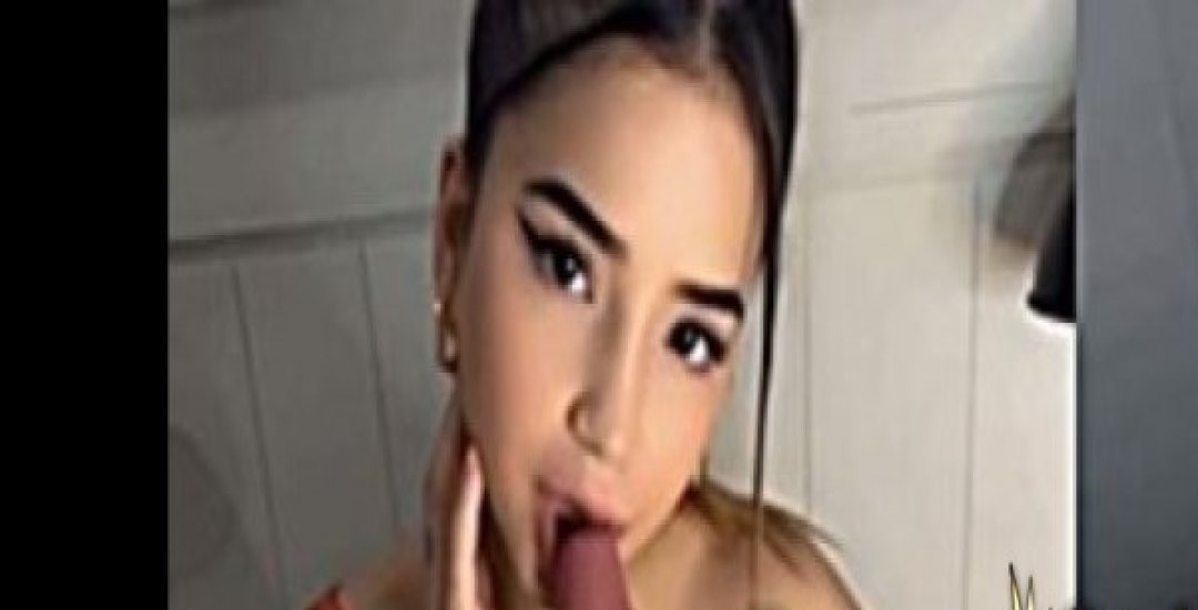 Caomi Se Mete Su Consolador Entero