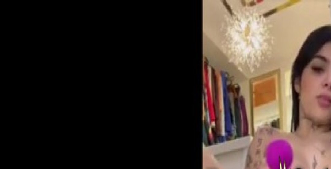 Karely Ruiz Consigue Un Orgasmo Con Su Juguete