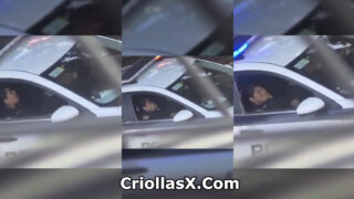 Capturan a dos policías que realizan actos sexuales en la patrulla en México.
