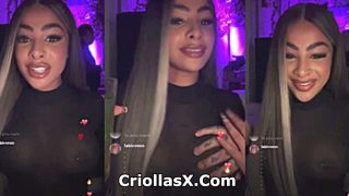 Videos Porno xxx La famosa Yailin expones sus Tetas Grandes en Live de Instagram