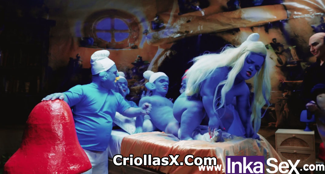 Andreina latina enana tiene sexo anal con los pitufos en video Porno para InkaSex gratis